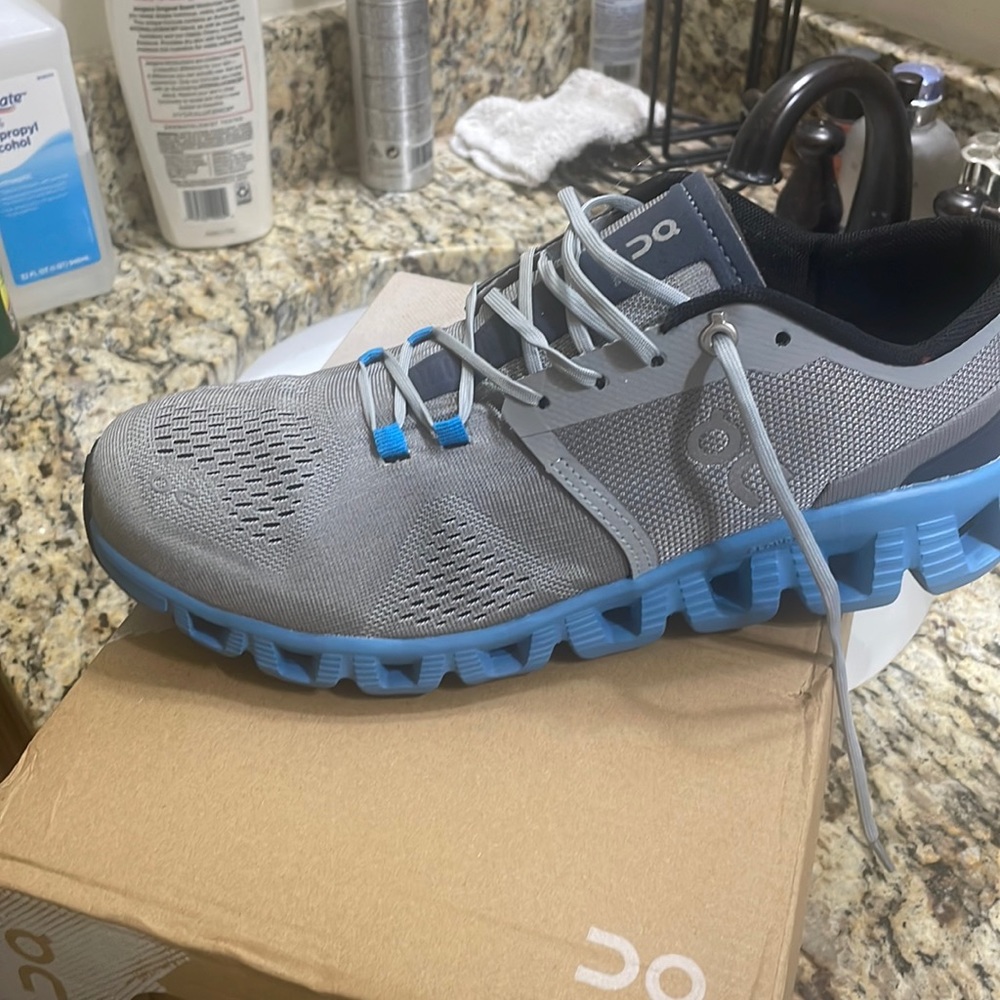 Men Cloud 10 shoes: Only worn once